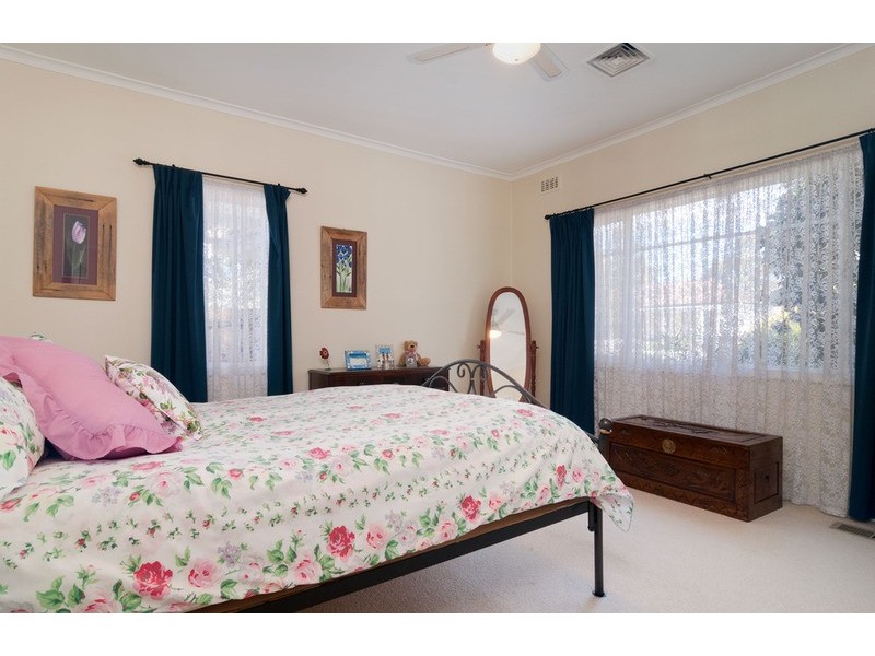 25 Parrs Road, Croydon VIC 3136
