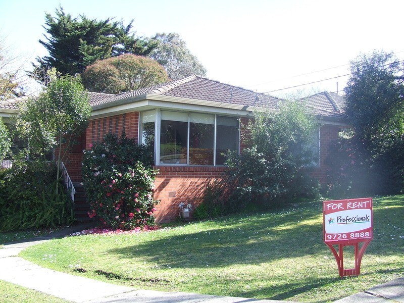 11 Aintree Avenue, Mooroolbark VIC 3138