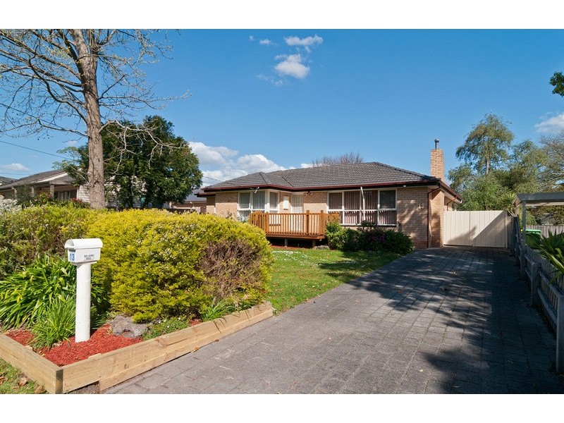 13 Andrew Street, Mooroolbark VIC 3138