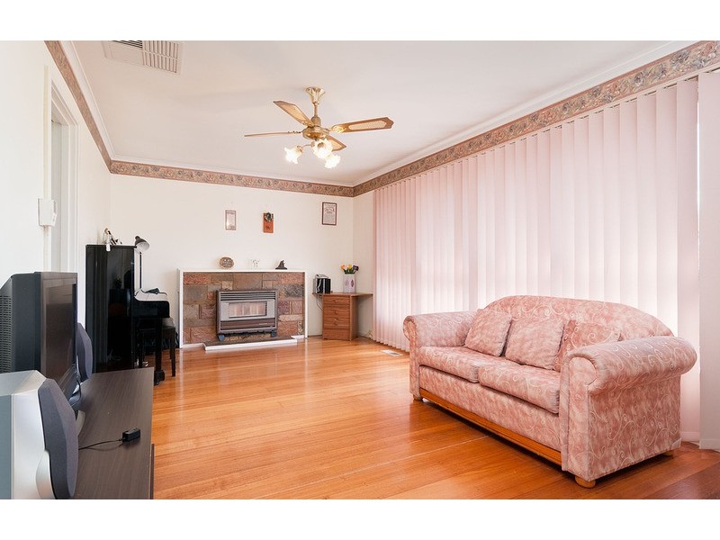 13 Andrew Street, Mooroolbark VIC 3138
