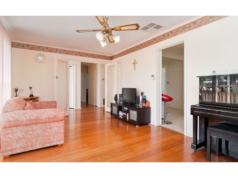 13 Andrew Street, Mooroolbark VIC 3138