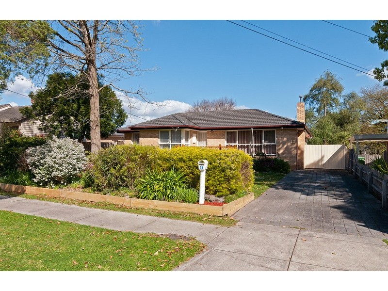 13 Andrew Street, Mooroolbark VIC 3138