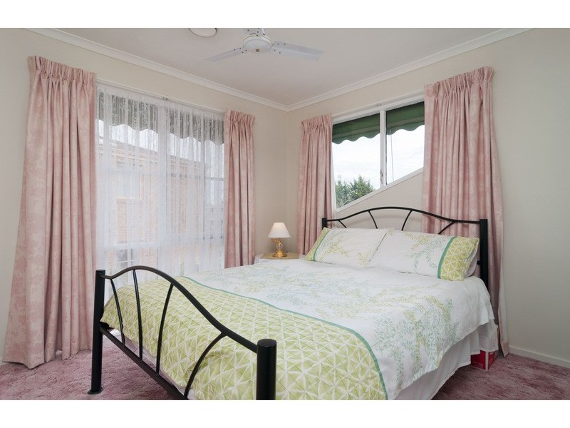 32 Alpine Way, Kilsyth VIC 3137