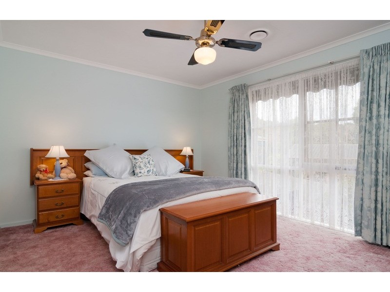 32 Alpine Way, Kilsyth VIC 3137