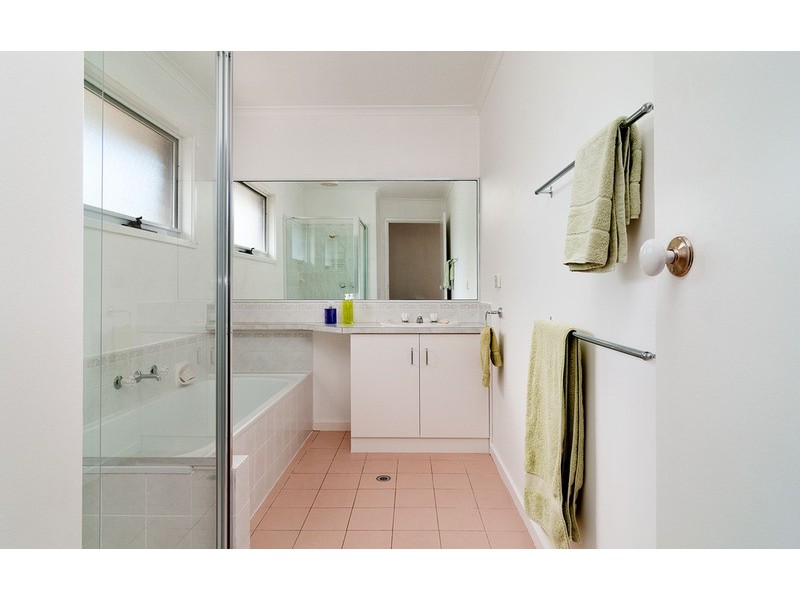 32 Alpine Way, Kilsyth VIC 3137