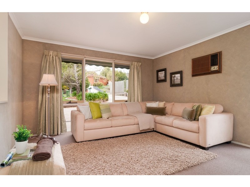 17 Highview Drive, Mooroolbark VIC 3138