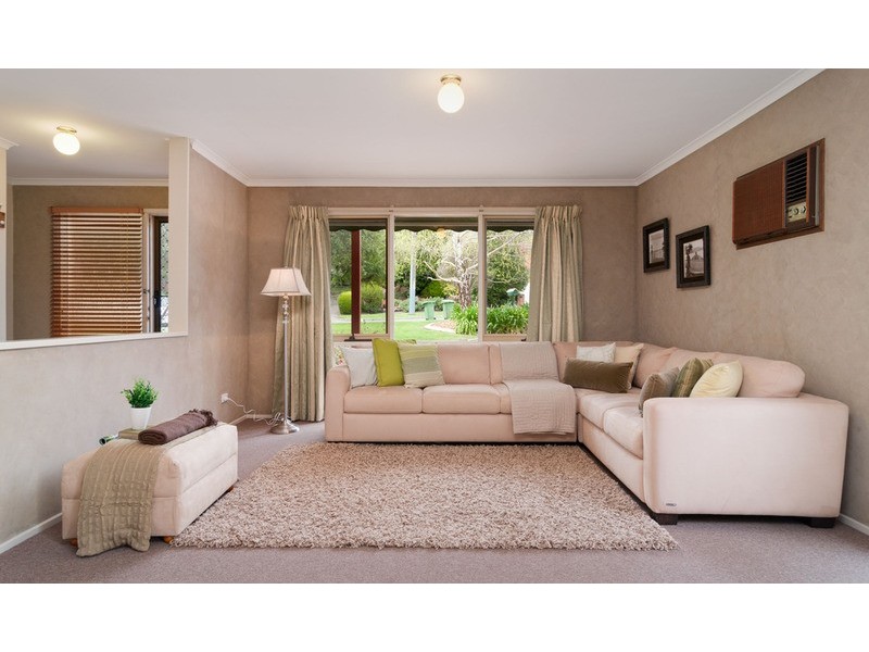 17 Highview Drive, Mooroolbark VIC 3138