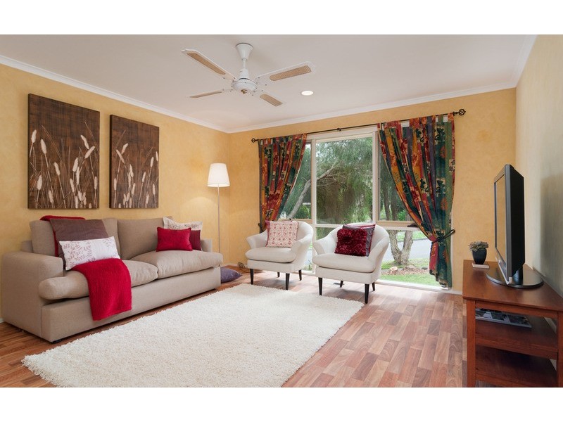 17 Highview Drive, Mooroolbark VIC 3138