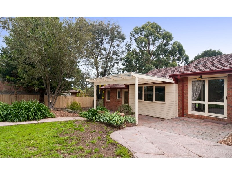 17 Highview Drive, Mooroolbark VIC 3138