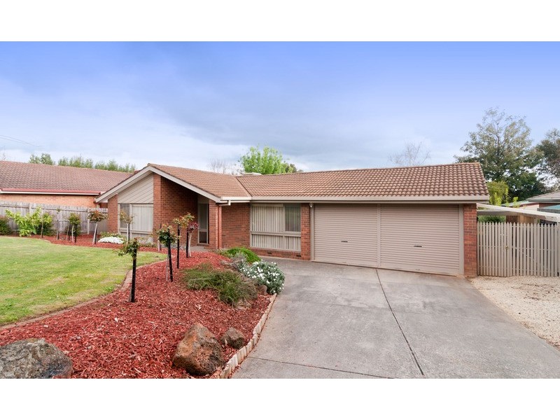 12 Blaxland Court, Mooroolbark VIC 3138