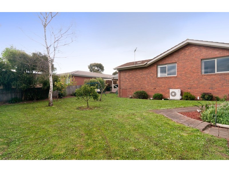 12 Blaxland Court, Mooroolbark VIC 3138