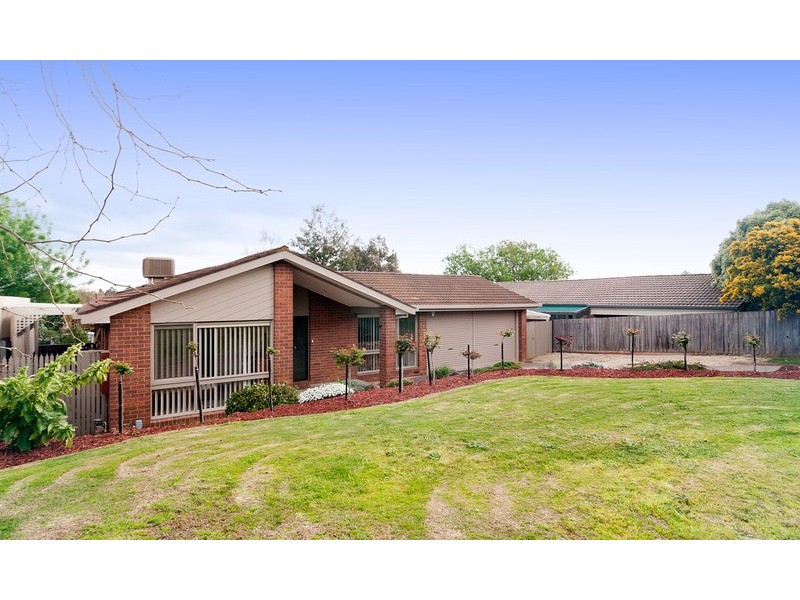 12 Blaxland Court, Mooroolbark VIC 3138