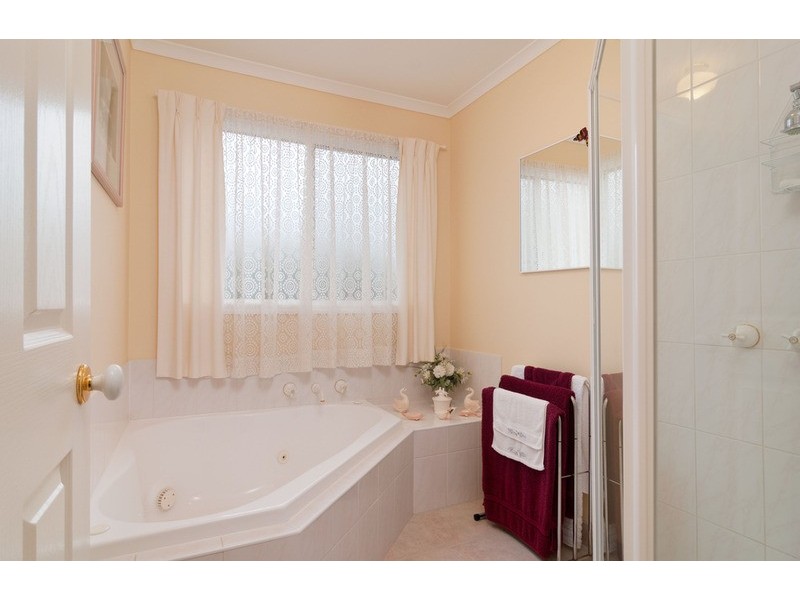 1/24 Highland Crescent, Mooroolbark VIC 3138