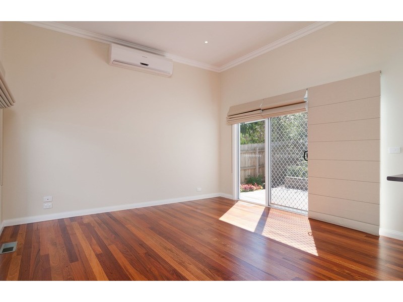 1/19a Central  Avenue, Croydon South VIC 3136