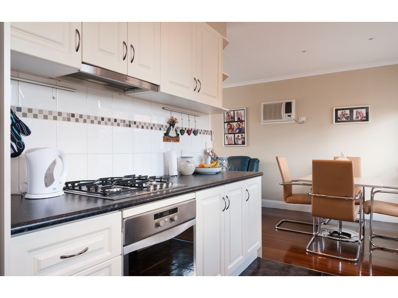 18 Lena Grove, Kilsyth VIC 3137