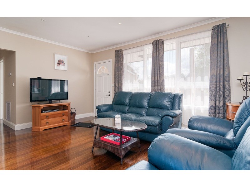 18 Lena Grove, Kilsyth VIC 3137