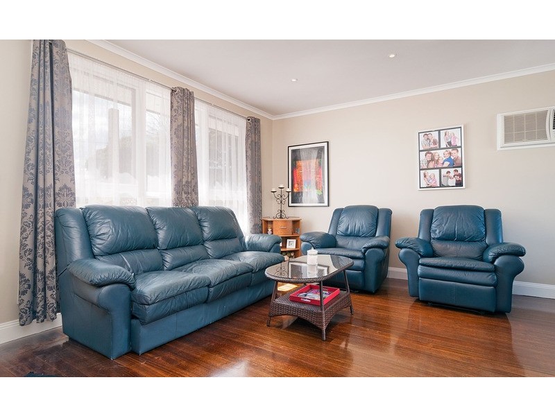 18 Lena Grove, Kilsyth VIC 3137