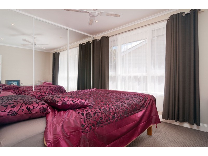 18 Lena Grove, Kilsyth VIC 3137