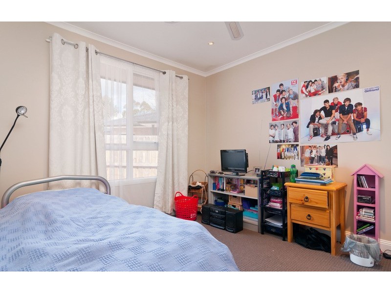 18 Lena Grove, Kilsyth VIC 3137