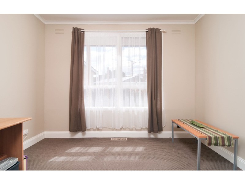 18 Lena Grove, Kilsyth VIC 3137