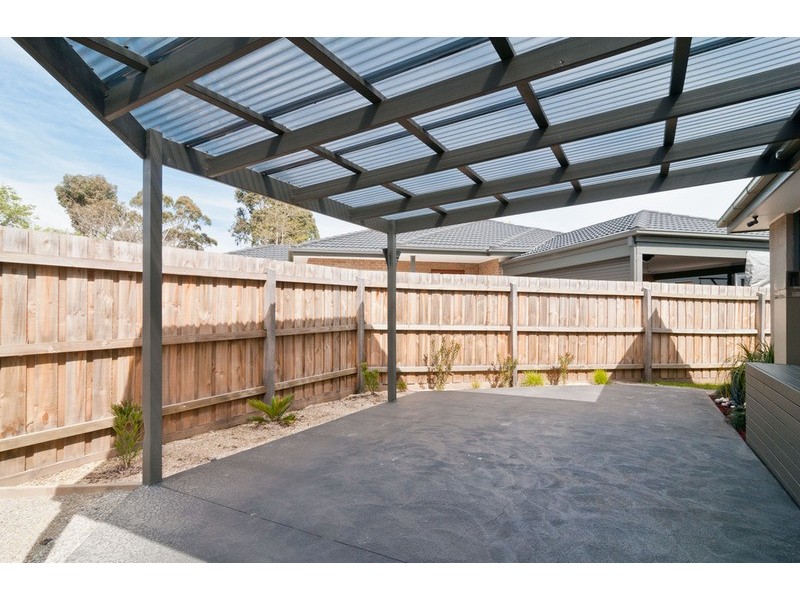 18 Lena Grove, Kilsyth VIC 3137