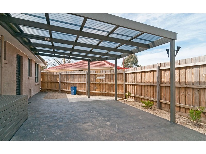 18 Lena Grove, Kilsyth VIC 3137