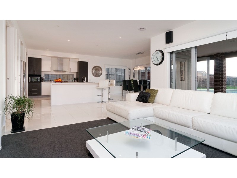 25 Kingston Way, Mooroolbark VIC 3138
