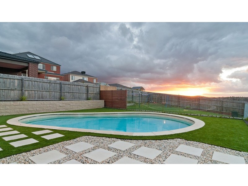 25 Kingston Way, Mooroolbark VIC 3138