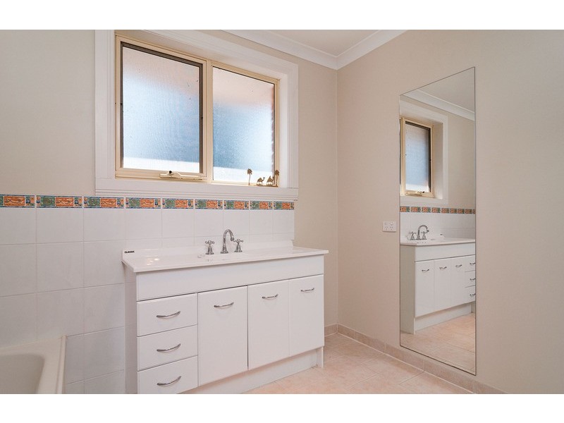 4 May Road, Mooroolbark VIC 3138