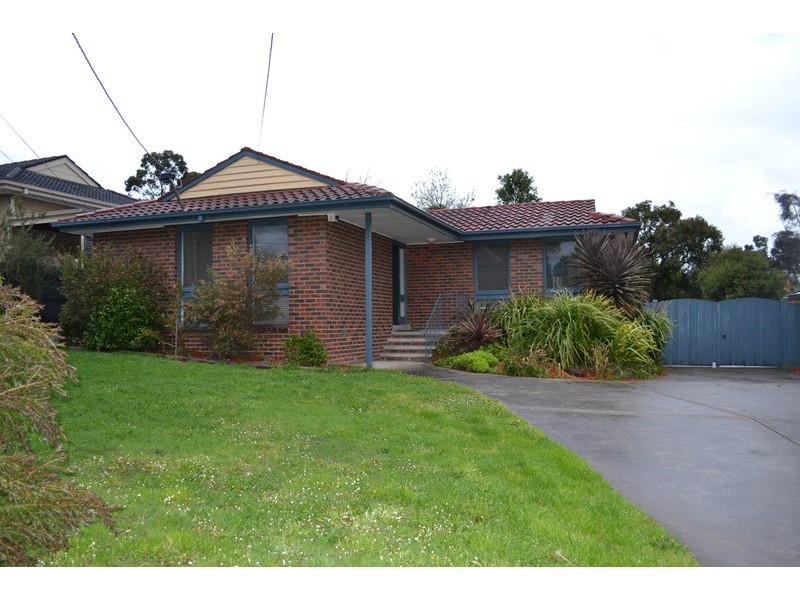 20 Larnook Crescent, Mooroolbark VIC 3138