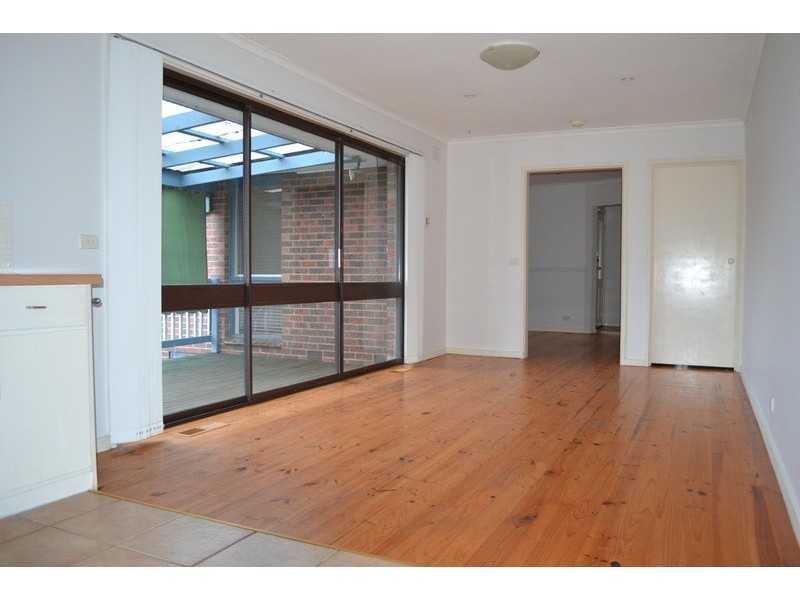 20 Larnook Crescent, Mooroolbark VIC 3138