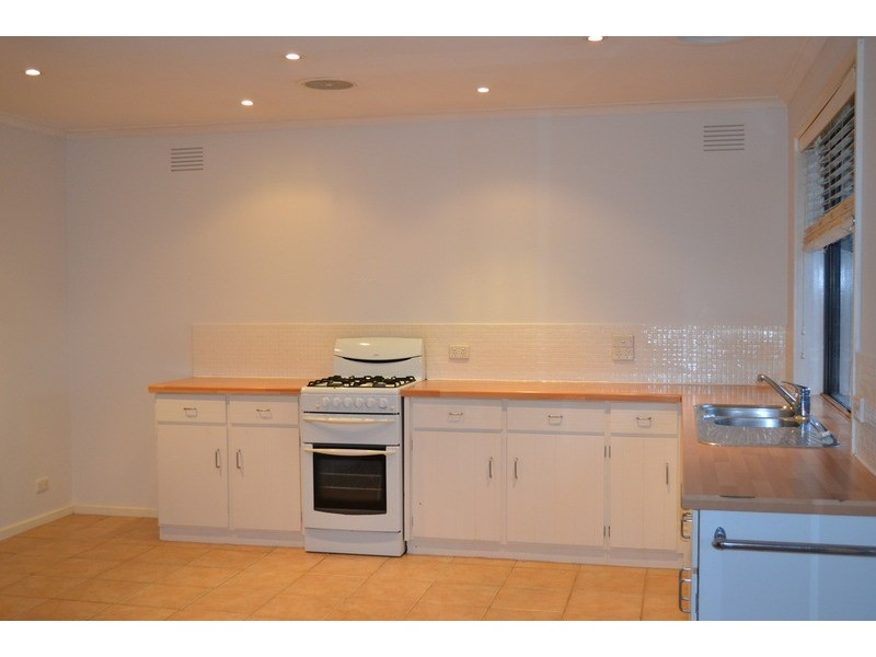 20 Larnook Crescent, Mooroolbark VIC 3138