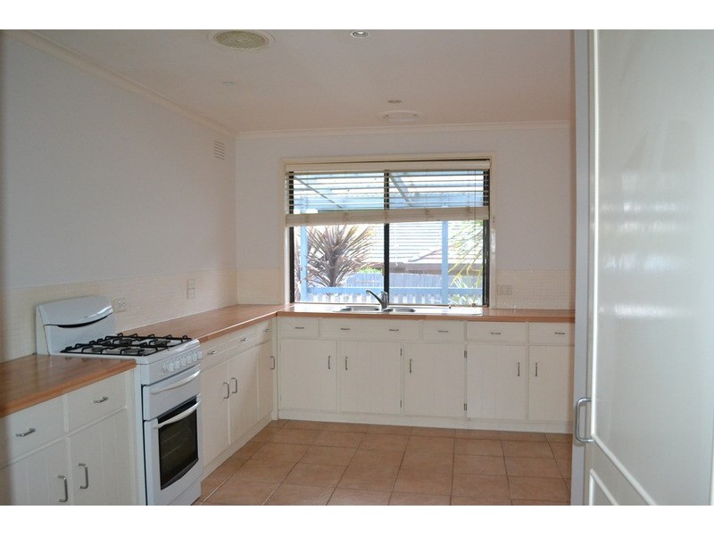 20 Larnook Crescent, Mooroolbark VIC 3138