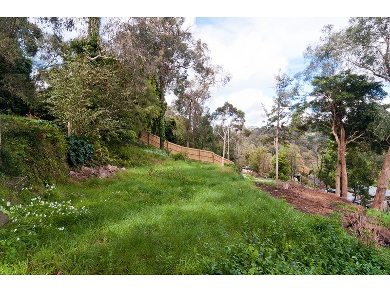 72 Commercial Road, Mount Evelyn VIC 3796