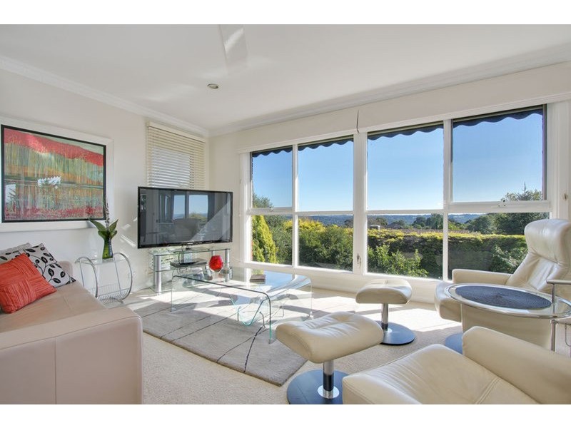 4 Hilledge Lane, Mooroolbark VIC 3138