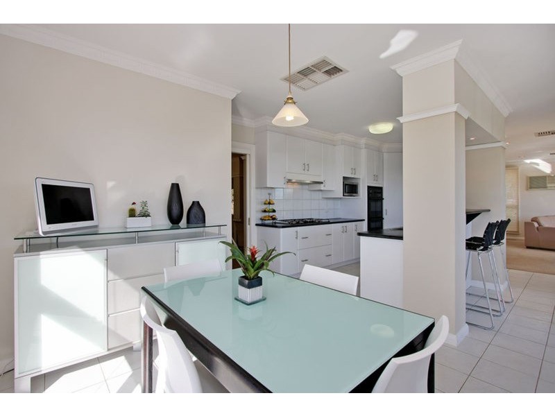 4 Hilledge Lane, Mooroolbark VIC 3138