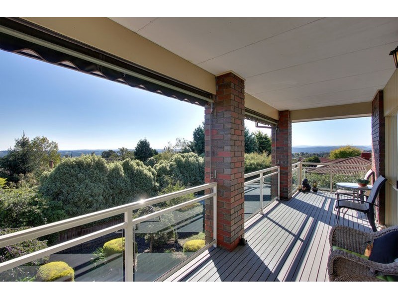 4 Hilledge Lane, Mooroolbark VIC 3138