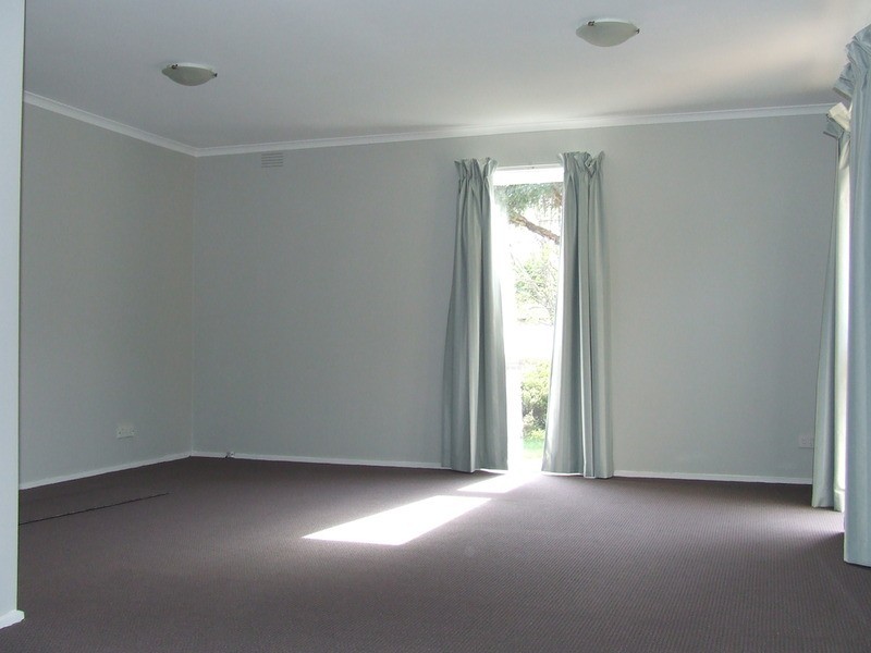 18 Kelvin Drive, Ferntree Gully VIC 3156