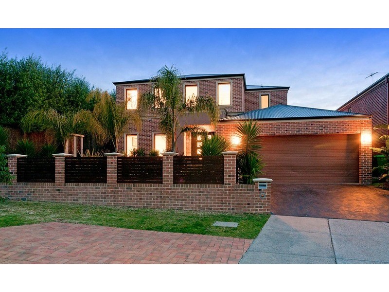 14 Hill View Rise, Mooroolbark VIC 3138