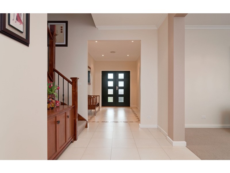 14 Hill View Rise, Mooroolbark VIC 3138