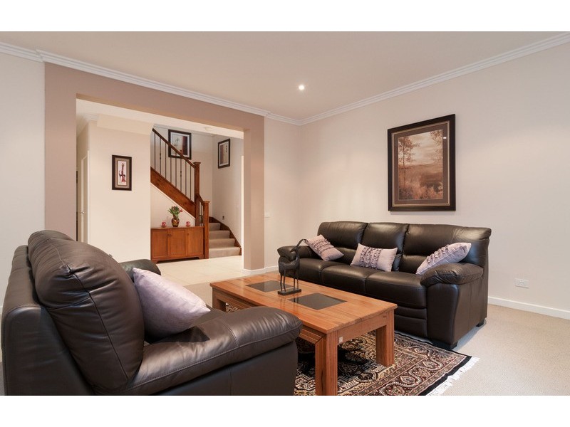 14 Hill View Rise, Mooroolbark VIC 3138
