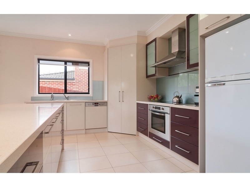 14 Hill View Rise, Mooroolbark VIC 3138