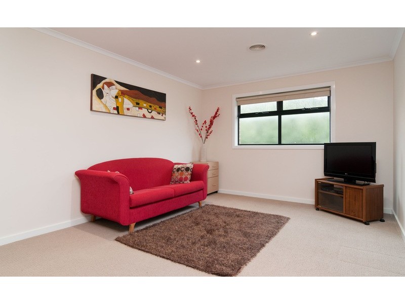 14 Hill View Rise, Mooroolbark VIC 3138