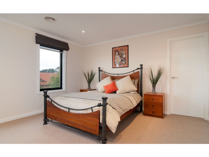 14 Hill View Rise, Mooroolbark VIC 3138