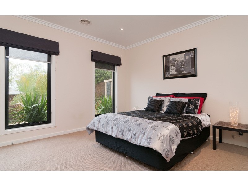 14 Hill View Rise, Mooroolbark VIC 3138