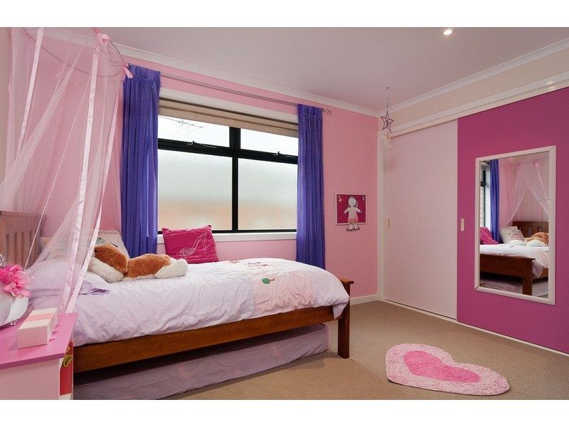 14 Hill View Rise, Mooroolbark VIC 3138