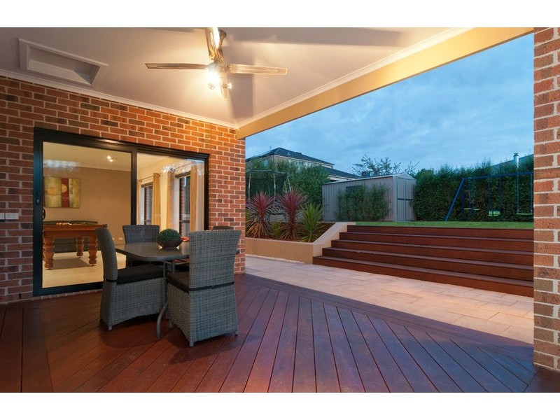 14 Hill View Rise, Mooroolbark VIC 3138