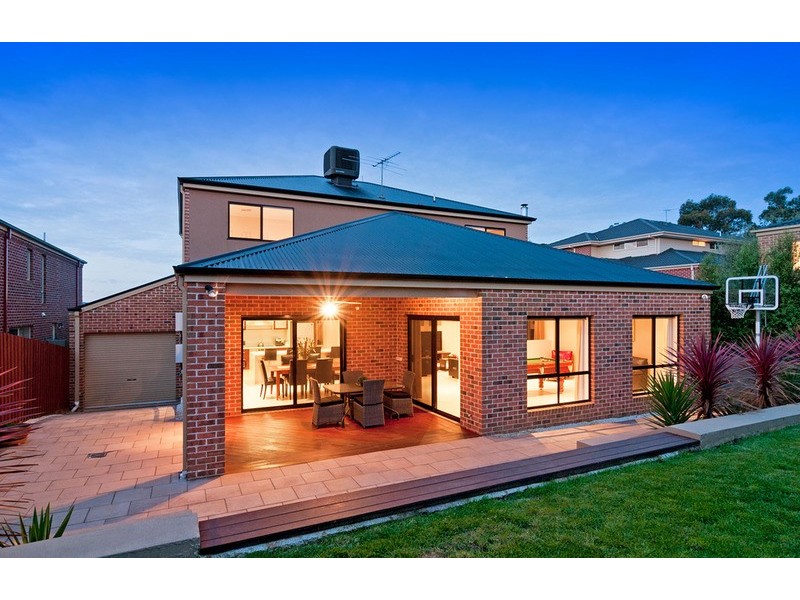 14 Hill View Rise, Mooroolbark VIC 3138