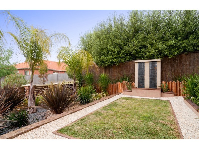 14 Hill View Rise, Mooroolbark VIC 3138