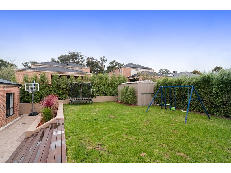 14 Hill View Rise, Mooroolbark VIC 3138